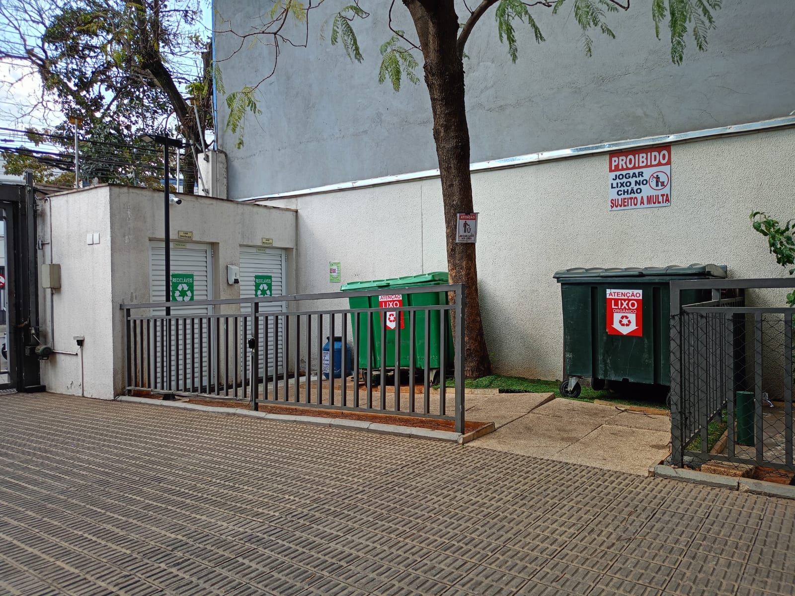 Otimização da Gestão de Resíduos: Fim das Lixeiras Pequenas e Mais Economia
